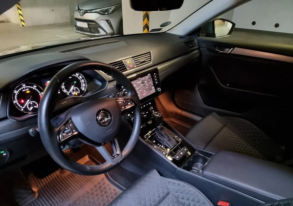 Skoda Superb cena 106899 przebieg: 72000, rok produkcji 2018 z Sosnowiec małe 742